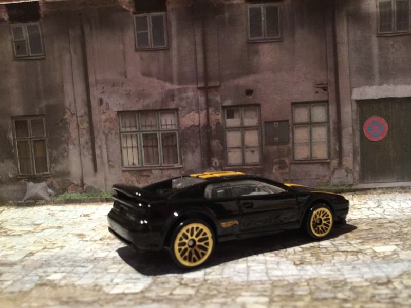 Illustration for article titled Hot wheels exotics 5-pack #1: Lotus Esprit Turbo
